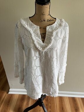 Sail to Sable White Eyelet Lace Crochet Circle Fringe Lace V-Neck Tunic